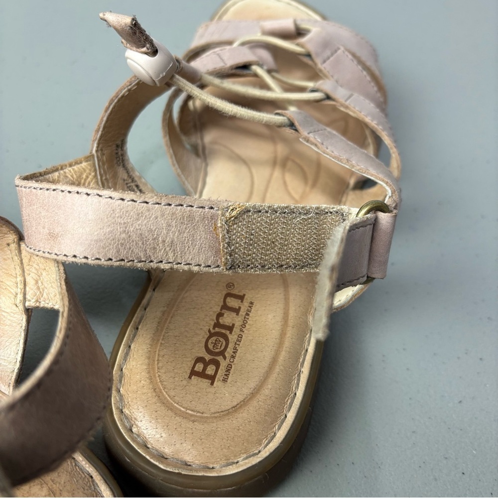 Born Women's Tan Taupe Sandals Leather Strappy Hook Loop 9M Casual Summer - Picture 10 of 12